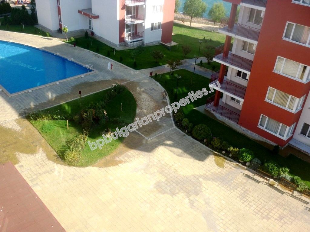 Двухкомнатная меблированная квартира с видом на море для продажи в курорте Святой Влас