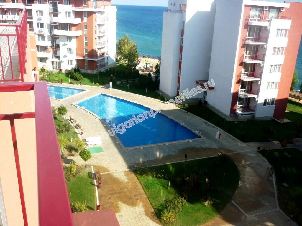 Двухкомнатная меблированная квартира с видом на море для продажи в курорте Святой Влас