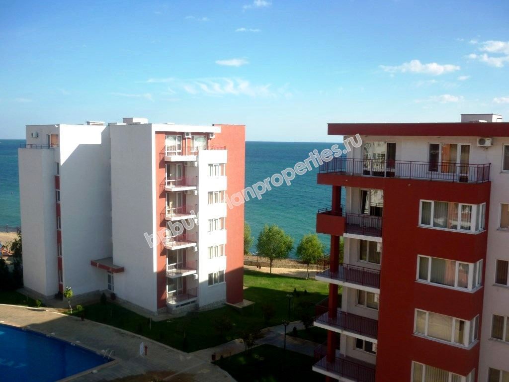 Двухкомнатная меблированная квартира с видом на море для продажи в курорте Святой Влас