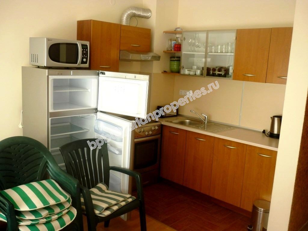 Двухкомнатная меблированная квартира с видом на море для продажи в курорте Святой Влас