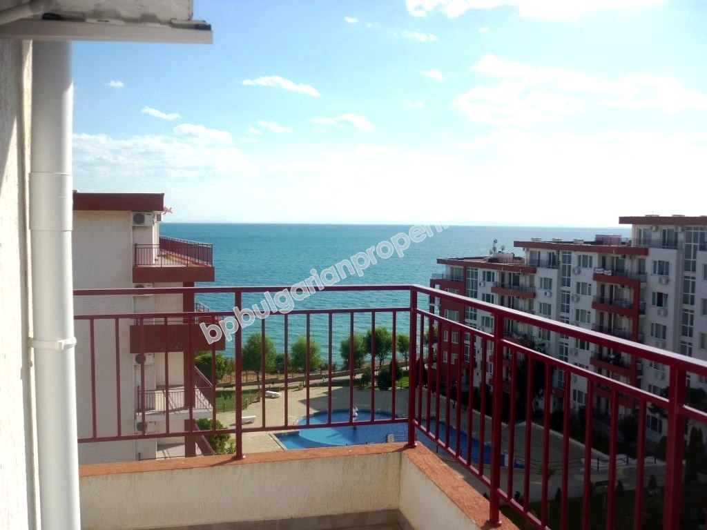 Двухкомнатная меблированная квартира с видом на море для продажи в курорте Святой Влас