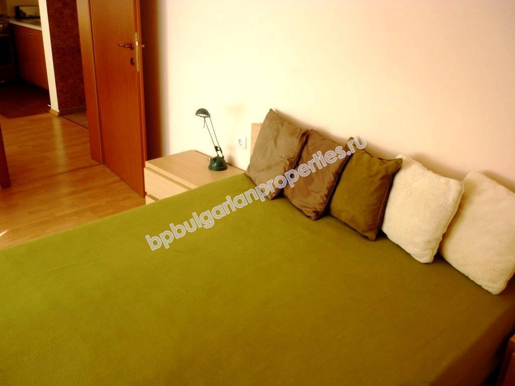 Двухкомнатная меблированная квартира с видом на море для продажи в курорте Святой Влас