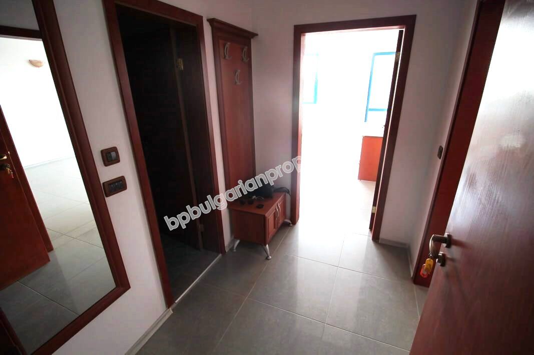 Просторная двухкомнатная квартира для продажи в городе Несебр