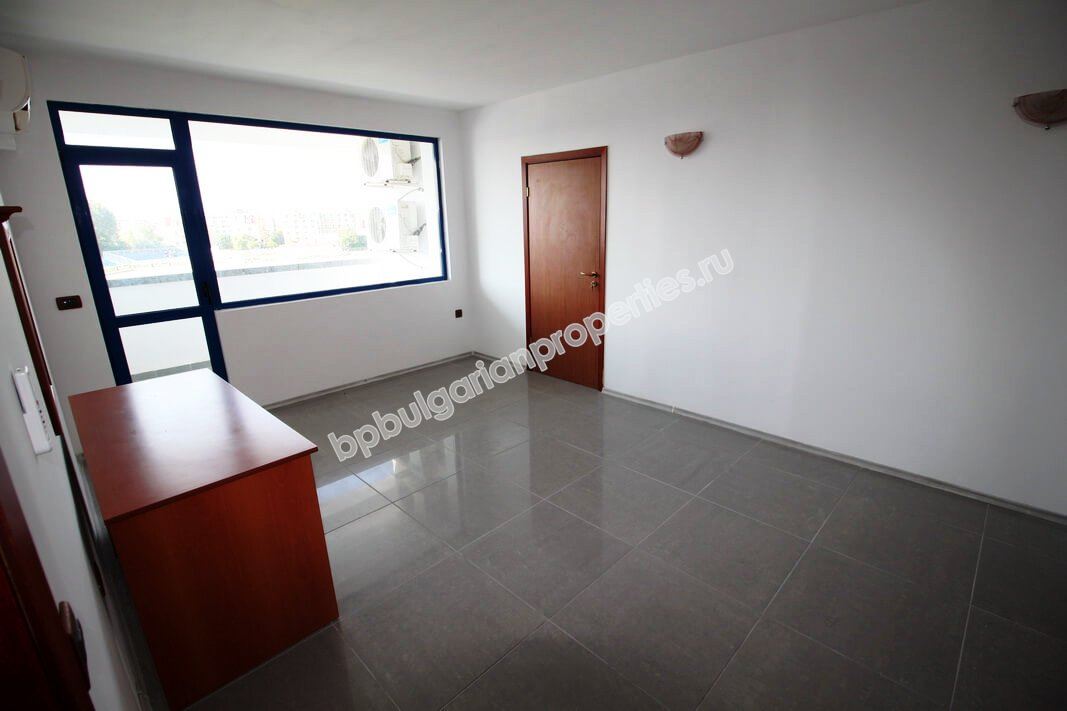 Просторная двухкомнатная квартира для продажи в городе Несебр