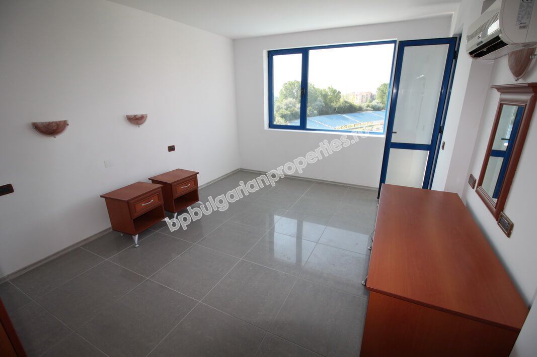 Просторная двухкомнатная квартира для продажи в городе Несебр