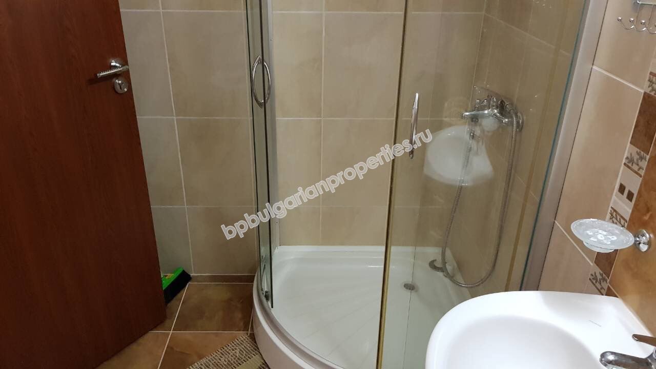 Меблированная трехкомнатная квартира близко к пляжу на продажу в курорте Равда