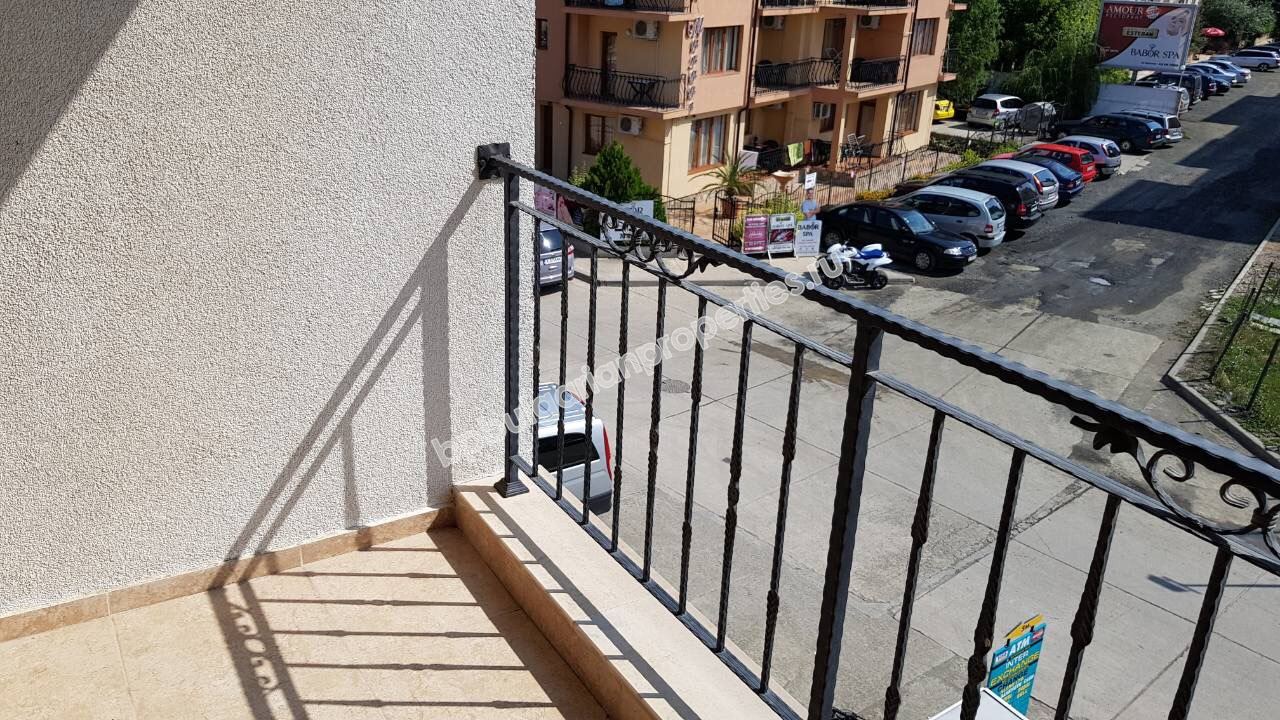 Меблированная трехкомнатная квартира близко к пляжу на продажу в курорте Равда