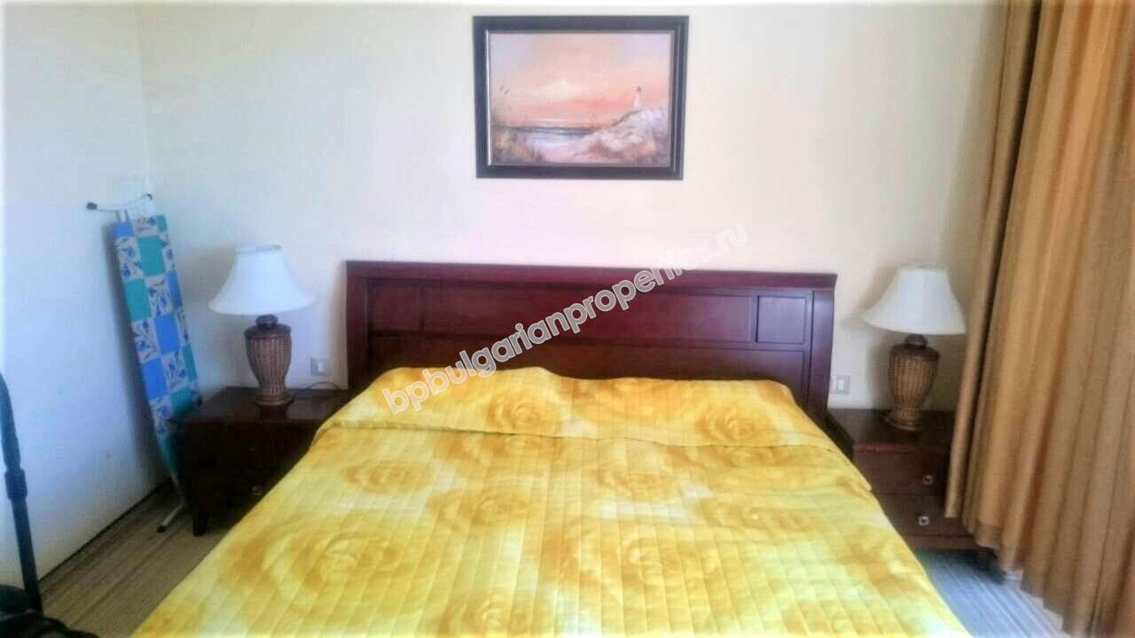 Меблированная двухкомнатная квартира на первой линии моря на продажу в курорте Солнечный Берег