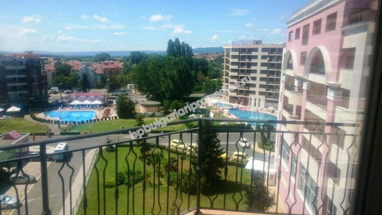 Меблированная двухкомнатная квартира на первой линии моря на продажу в курорте Солнечный Берег