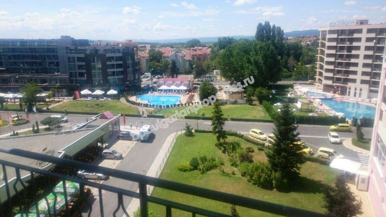 Меблированная двухкомнатная квартира на первой линии моря на продажу в курорте Солнечный Берег