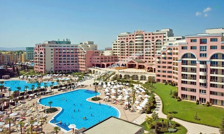 Меблированная двухкомнатная квартира на первой линии моря на продажу в курорте Солнечный Берег