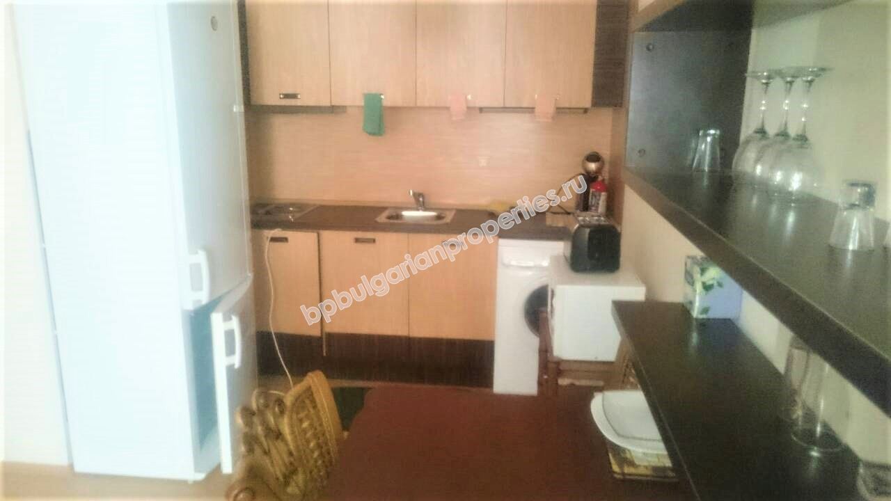 Меблированная двухкомнатная квартира на первой линии моря на продажу в курорте Солнечный Берег