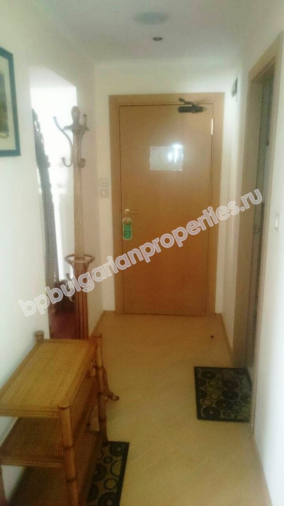 Меблированная двухкомнатная квартира на первой линии моря на продажу в курорте Солнечный Берег