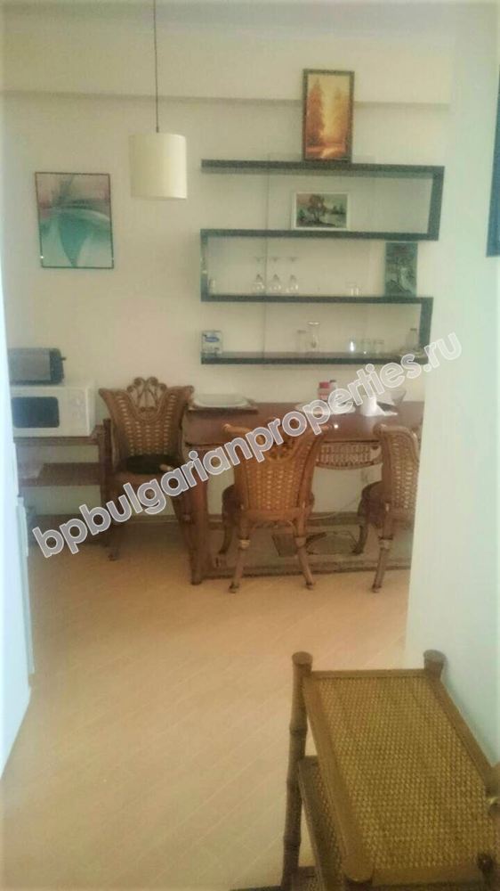 Меблированная двухкомнатная квартира на первой линии моря на продажу в курорте Солнечный Берег