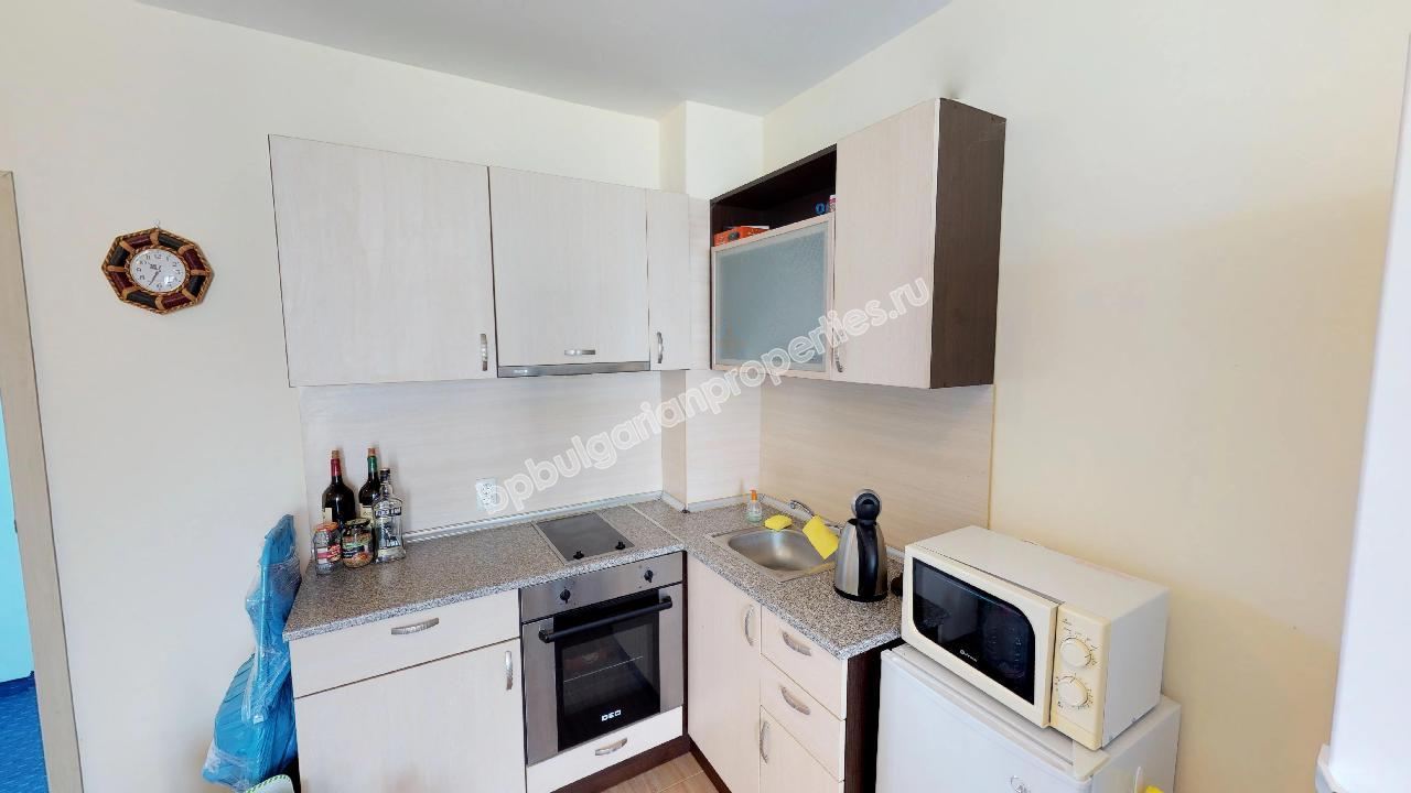 Двухкомнатная меблированная квартира в комплексе недалеко от Солнечного берега и пляжа