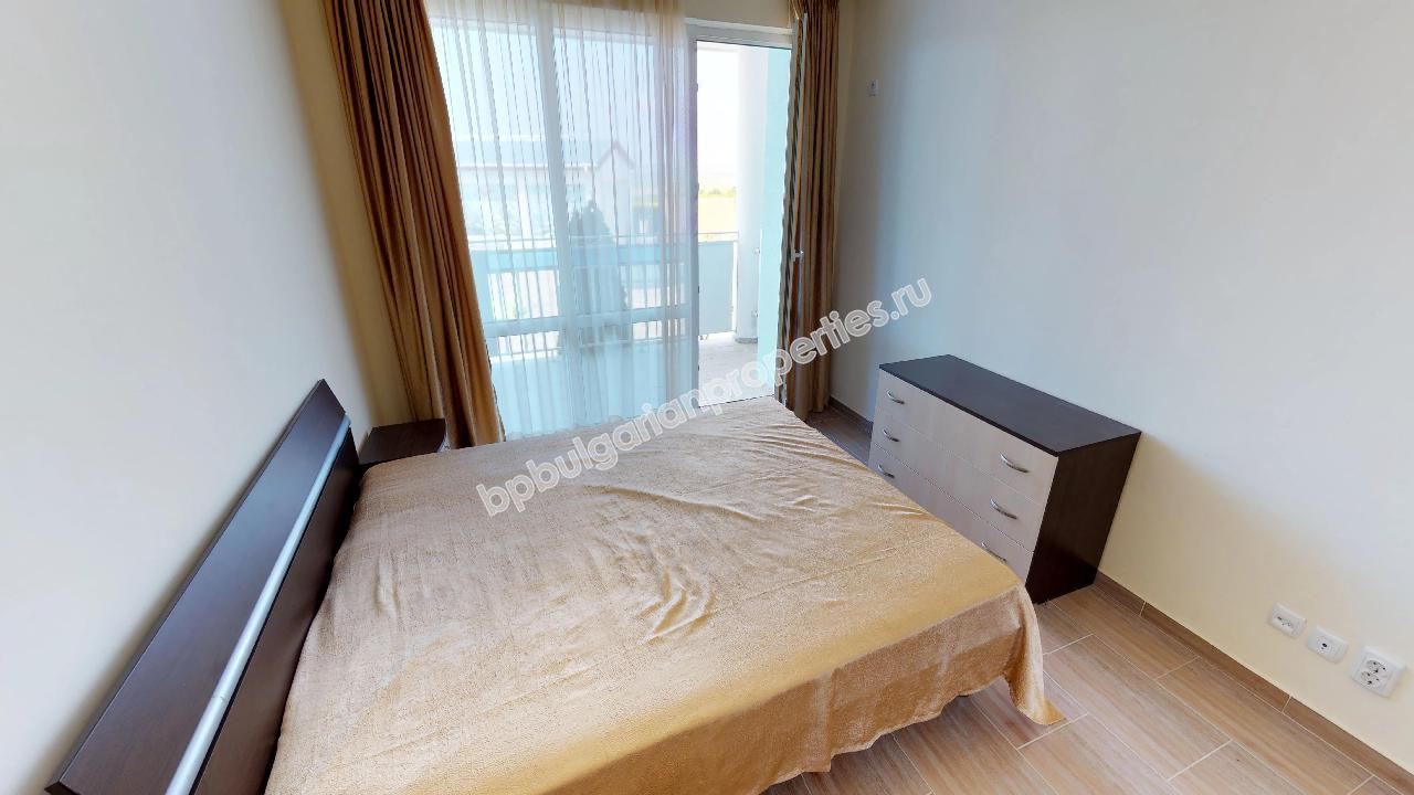 Двухкомнатная меблированная квартира в комплексе недалеко от Солнечного берега и пляжа