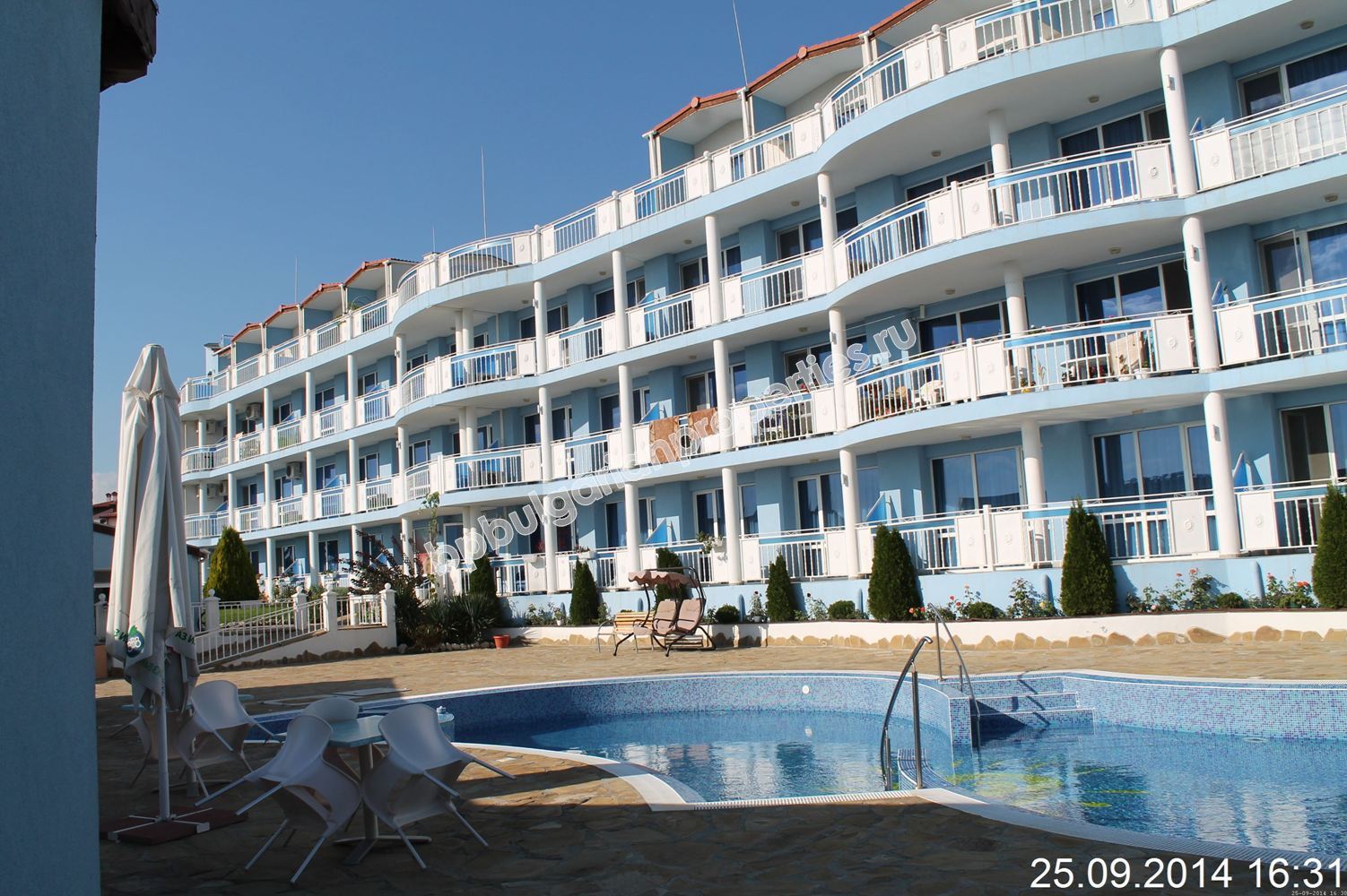 Двухкомнатная меблированная квартира в комплексе недалеко от Солнечного берега и пляжа