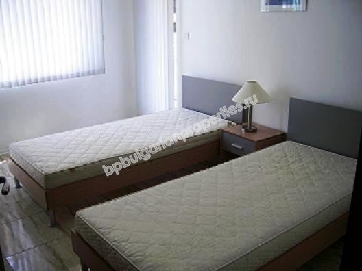 Меблированная трехкомнатная квартира на продажу недалеко от пляжа в курорте Солнечный Берег