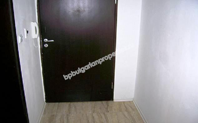 Меблированная трехкомнатная квартира на продажу недалеко от пляжа в курорте Солнечный Берег