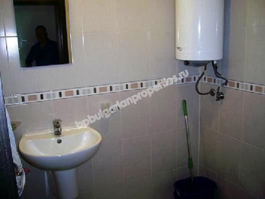 Меблированная трехкомнатная квартира на продажу недалеко от пляжа в курорте Солнечный Берег