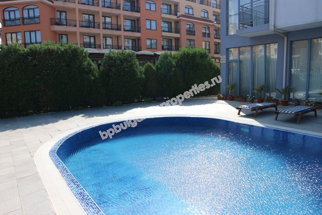 Меблированная трехкомнатная квартира на продажу недалеко от пляжа в курорте Солнечный Берег