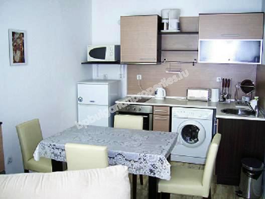 Меблированная трехкомнатная квартира на продажу недалеко от пляжа в курорте Солнечный Берег