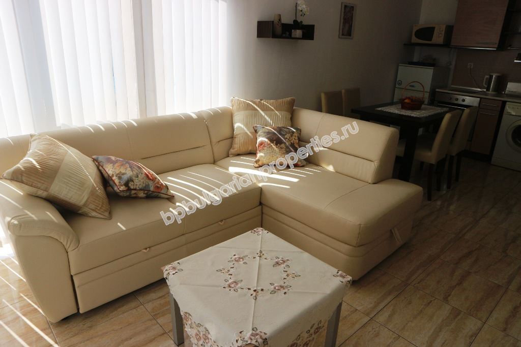 Меблированная трехкомнатная квартира на продажу недалеко от пляжа в курорте Солнечный Берег