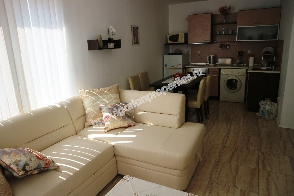 Меблированная трехкомнатная квартира на продажу недалеко от пляжа в курорте Солнечный Берег