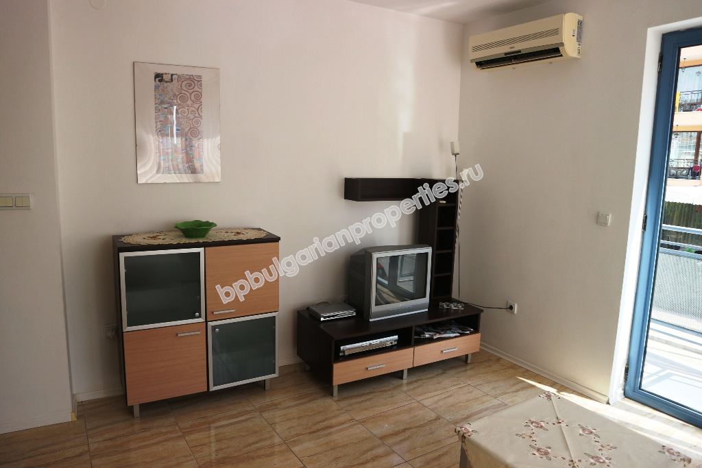 Меблированная трехкомнатная квартира на продажу недалеко от пляжа в курорте Солнечный Берег