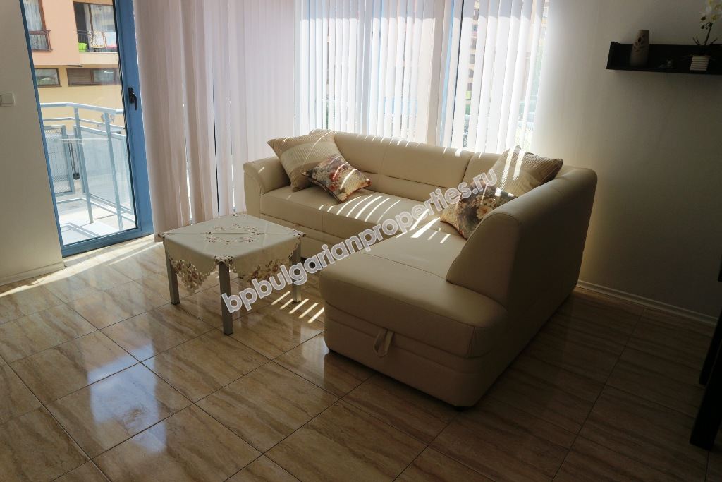 Меблированная трехкомнатная квартира на продажу недалеко от пляжа в курорте Солнечный Берег