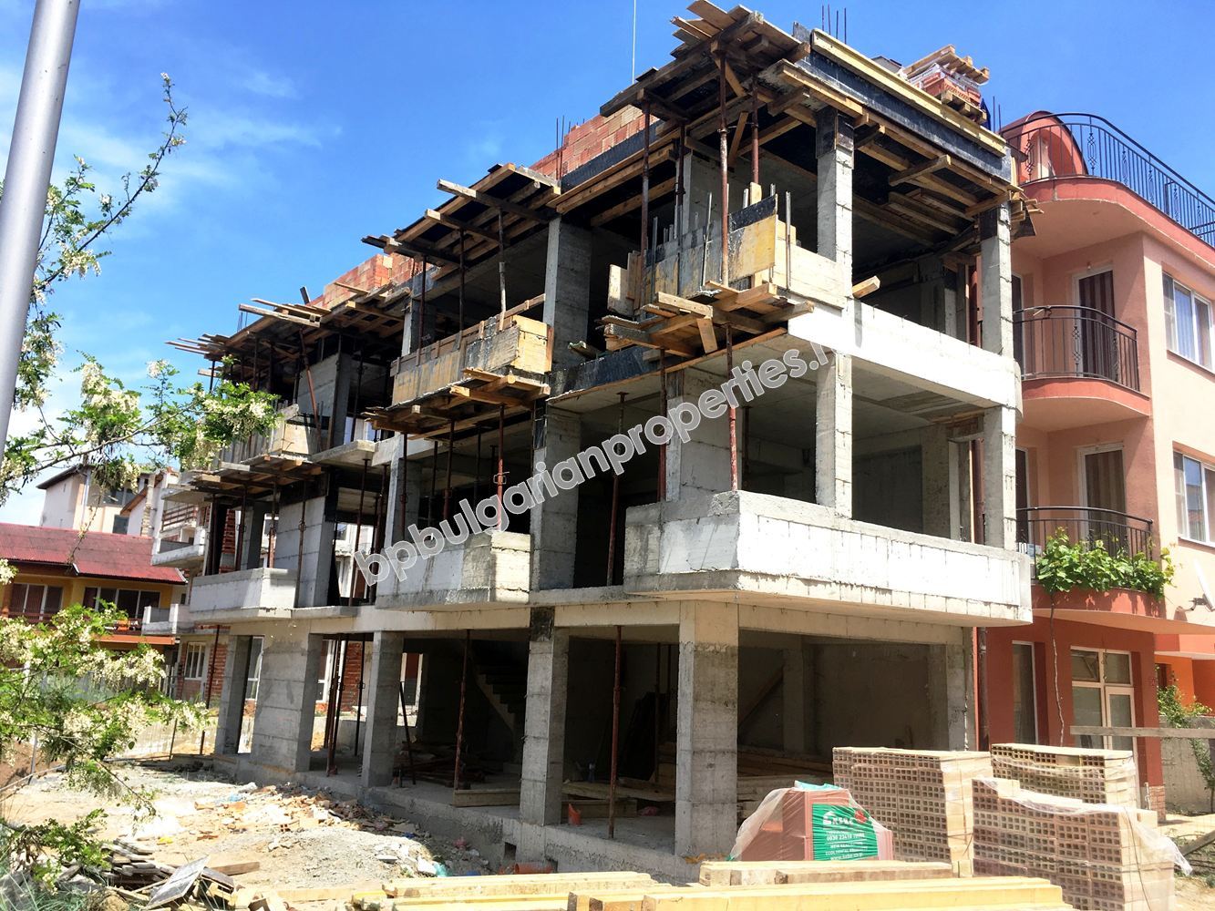 Квартиры в новом доме на продажу в квартале Черное море города Несебр