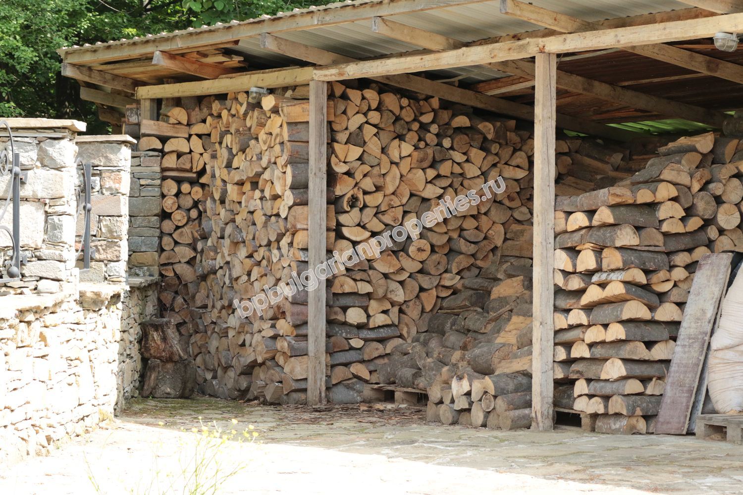 Работающий гостевой дом / гостиница на продажу в деревне вблизи города Троян Работающий гостевой дом / гостиница на продажу в деревне вблизи города Троян