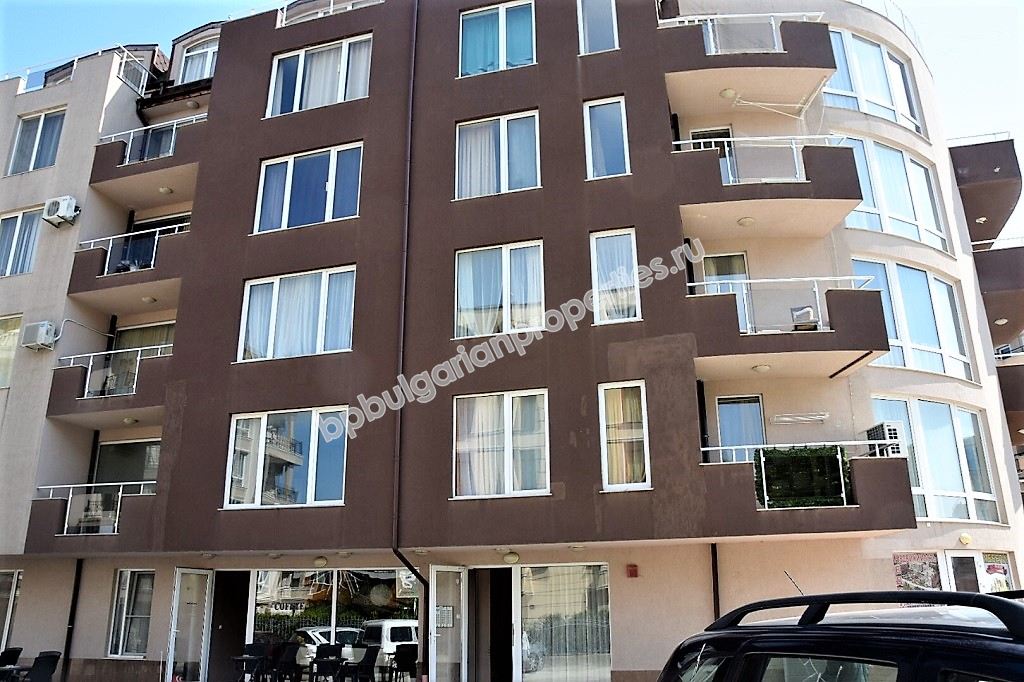 Меблированная двухкомнатная квартира близко к пляжу на продажу в курорте Солнечный Берег