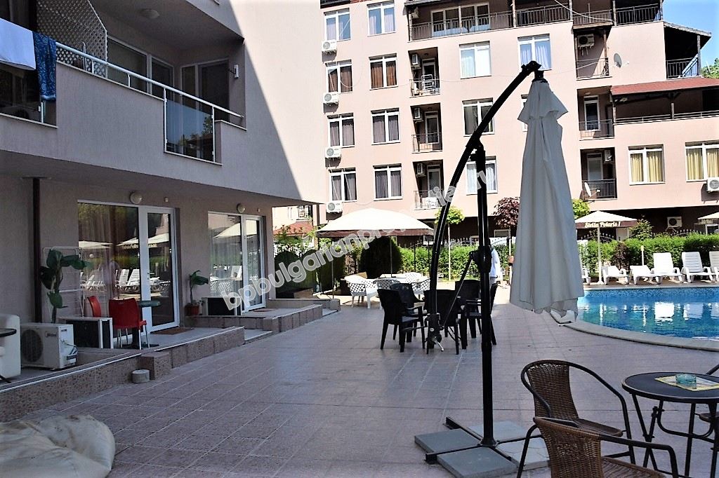 Меблированная двухкомнатная квартира близко к пляжу на продажу в курорте Солнечный Берег