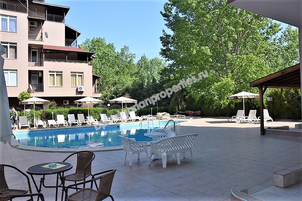 Меблированная двухкомнатная квартира близко к пляжу на продажу в курорте Солнечный Берег