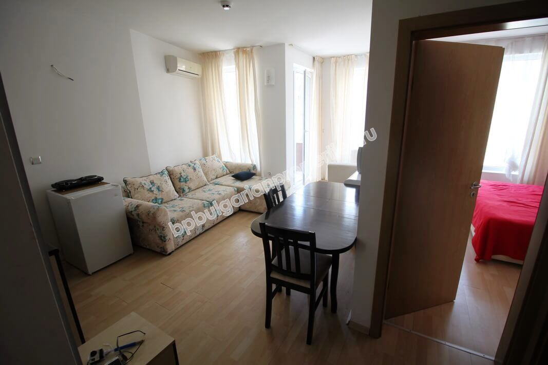 Меблированная двухкомнатная квартира близко к пляжу на продажу в курорте Солнечный Берег