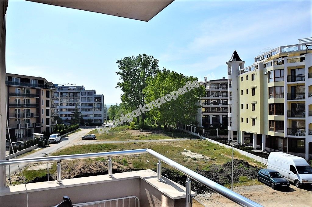 Меблированная двухкомнатная квартира близко к пляжу на продажу в курорте Солнечный Берег