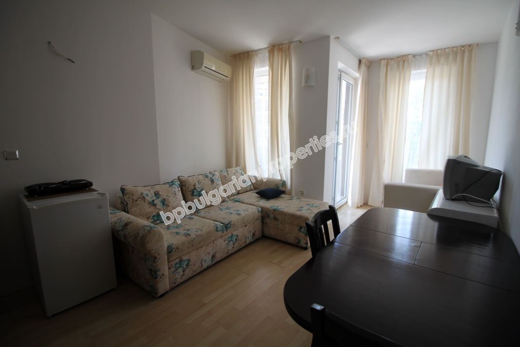 Меблированная двухкомнатная квартира близко к пляжу на продажу в курорте Солнечный Берег