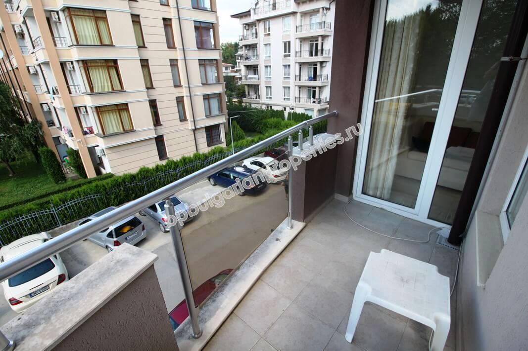 Меблированная двухкомнатная квартира близко к пляжу на продажу в курорте Солнечный Берег