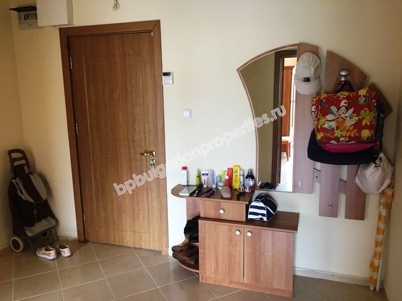 Двухкомнатная меблированная квартира на продажу вблизи моря в курорте Святой Влас