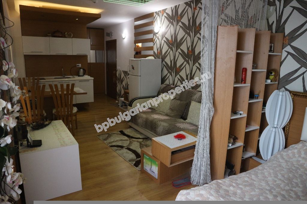 Люксовая меблированная студия на продажу в курорте Солнечный Берег