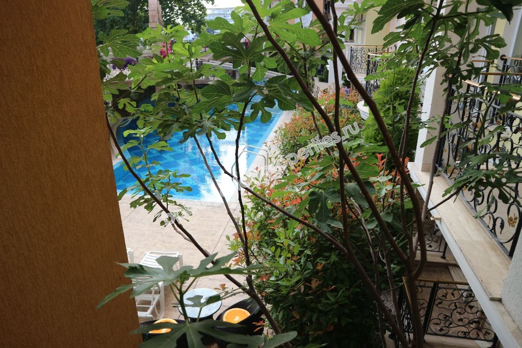 Люксовая меблированная студия на продажу в курорте Солнечный Берег