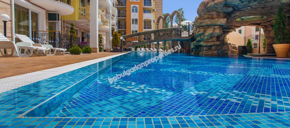 Люксовая меблированная студия на продажу в курорте Солнечный Берег