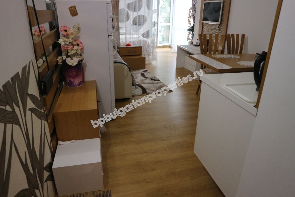 Люксовая меблированная студия на продажу в курорте Солнечный Берег