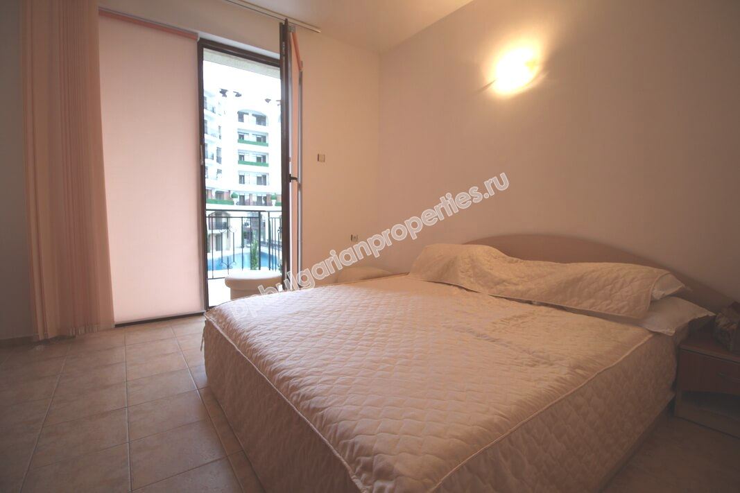 Меблированная двухкомнатный квартира с видом на море для продажи недалеко от пляжа в Свети Влас