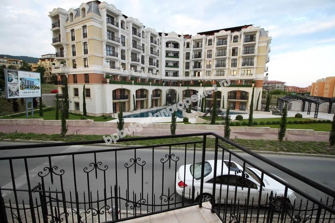 Меблированная двухкомнатный квартира с видом на море для продажи недалеко от пляжа в Свети Влас