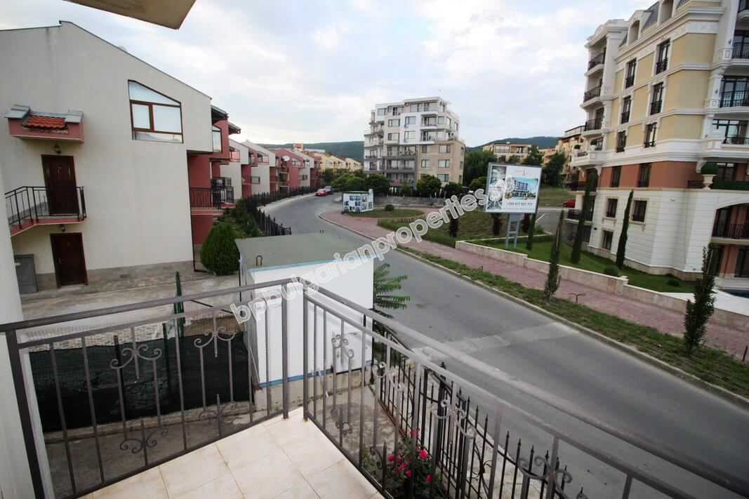 Меблированная двухкомнатный квартира с видом на море для продажи недалеко от пляжа в Свети Влас