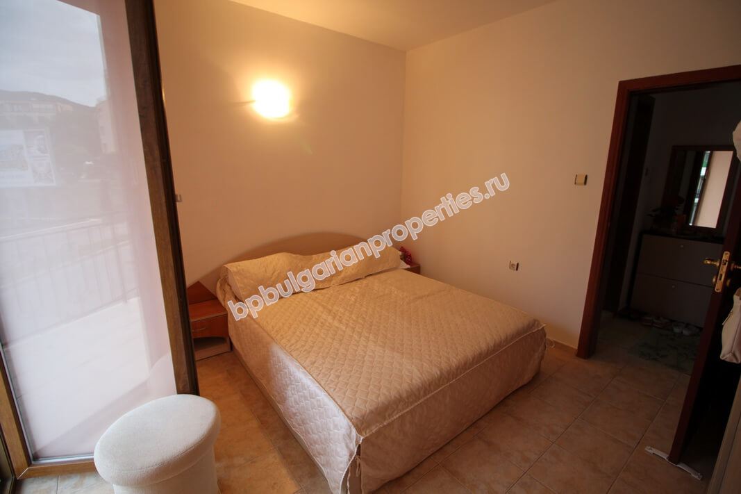 Меблированная двухкомнатный квартира с видом на море для продажи недалеко от пляжа в Свети Влас