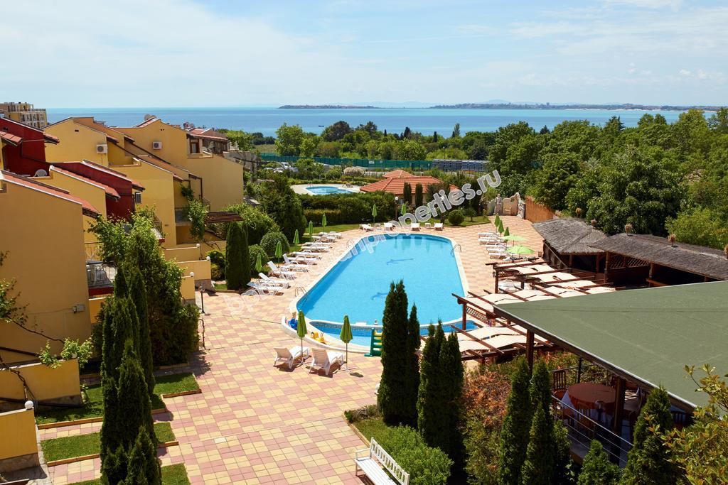 Меблированная двухкомнатный квартира с видом на море для продажи недалеко от пляжа в Свети Влас