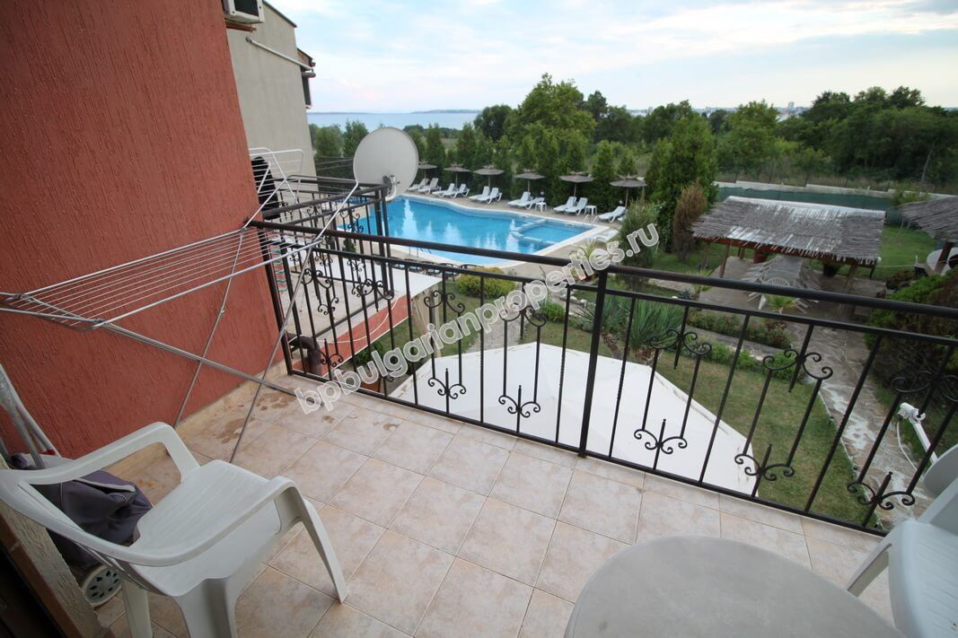 Меблированная двухкомнатный квартира с видом на море для продажи недалеко от пляжа в Свети Влас